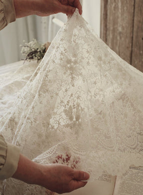 Cream white/pure white color pure cotton embroidery flower organza fabric, wedding lace fabric, scallop edge lace by the yard